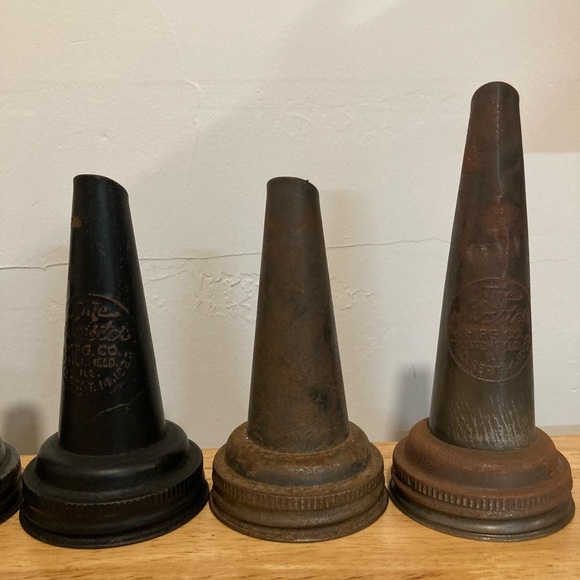 Sold! Vintage Motor Oil Glass Jars with Caddy - Picture 13 of 17